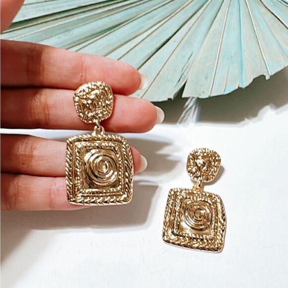 Gold geo dangle earrings S616 - Picture 4 of 4